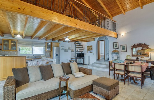 Lakopetra Villa | Villa John Dimeon Kato Achaia With Pool, Patras, Greece
