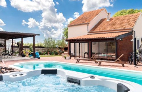 Gornji Zemunik Villa | Villa Josip & Mia by Interhome