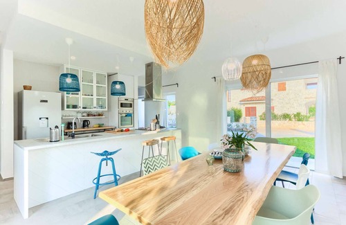 Muline Villa | Villa Joyful Living - with 4 bedrooms and an indoor pool, minutes away from the beach