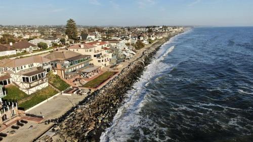 South Oceanside House | Villa Jules, Oceanfront, Private Beach, Fire Pit