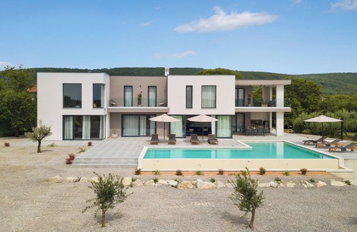Salakovci House | Villa K.m. 5-bedroom With Pool and 3000sq m Garden