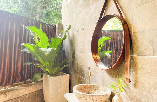 Ngemplak Villa | Villa Kamar Tamu Selomartani 1