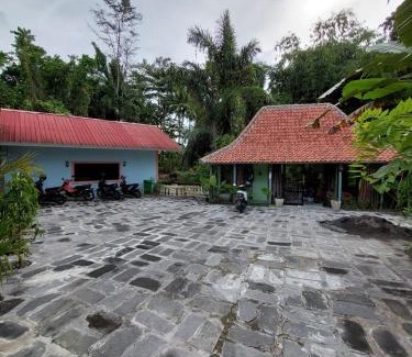 Ngemplak Villa | Villa Kamar Tamu Selomartani