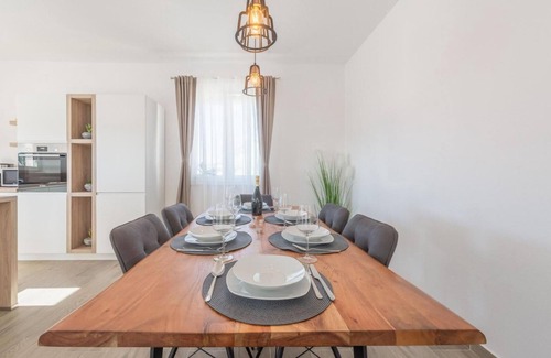 Tinj Villa | Villa Kamber - Three Bedroom Villa, Sleeps 8