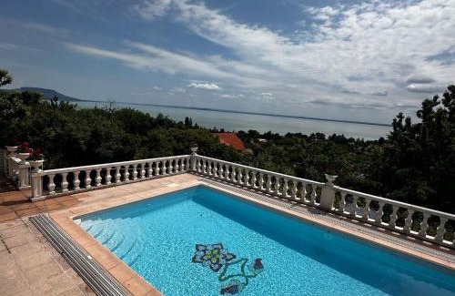Balatongyorok Villa | Villa Kamilla