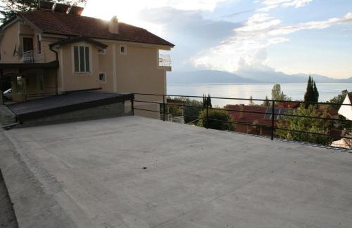 Elshani House | Villa Karolina