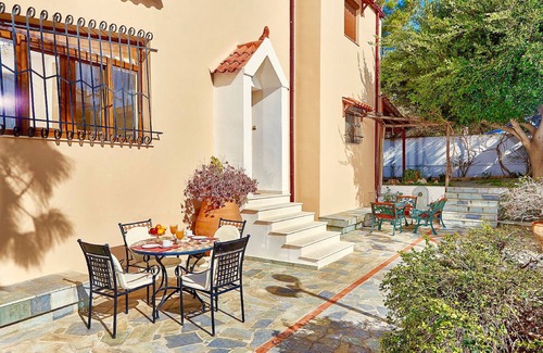 Karteros Villa | Villa Karteros with private swimming pool - Five Bedroom Villa, Sleeps 11