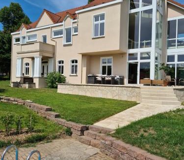 Freyburg Apartment | Villa Kayser
