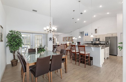 Inverness House | Villa Kemp 4-bedroom/3-bathroom