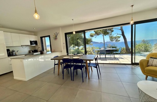 7th Arrondissement Villa | Villa Kennedy - Corniche Sea View Jacuzzi Parking