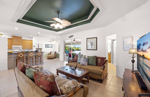 Jacarandas Villa | Villa Key West tropical retreat with lake views and a genuine Key West feel!