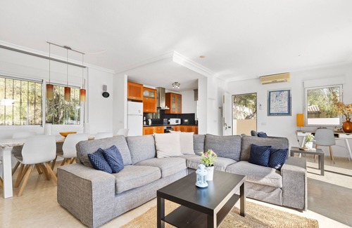 Pilar de la Horadada Villa | 'Villa Kip' with Pool, Garden & Wi-Fi