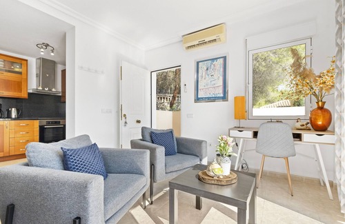 Pilar de la Horadada Villa | 'Villa Kip' with Pool, Garden & Wi-Fi