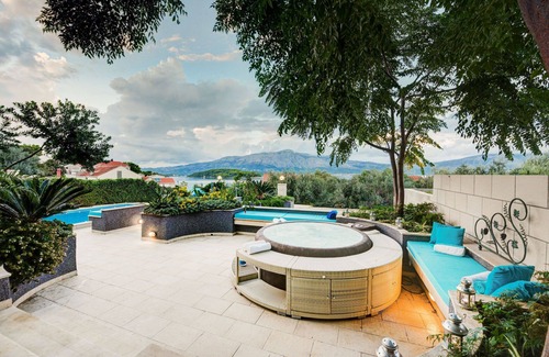 Cove Tri Zala (Zrnovo) Villa | Villa Korkyra with Pool