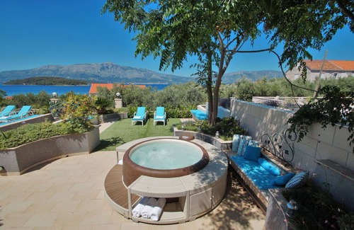 Cove Tri Zala (Zrnovo) Villa | Villa Korkyra with Pool