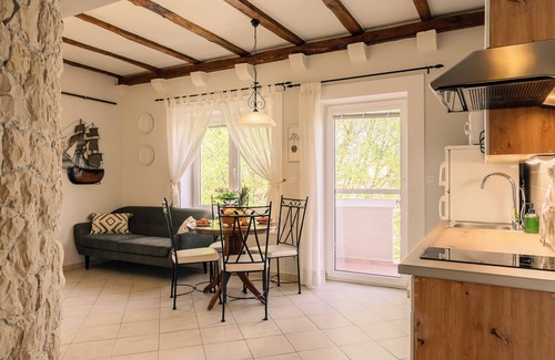 Pakostane Apartment | VILLA KRPETA, 2 bedroom apartment “Babuljas” for 2 to 4 people NEW