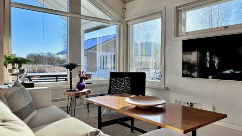 Pori Villa | Villa Krystle - Riverside Retreat