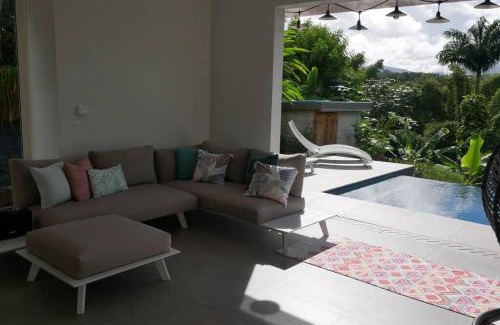 Petit-Bourg Villa | Villa Kumquat avec piscine et vue sur les montagnes