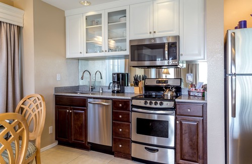 Del Mar Condo | Villa L'Auberge