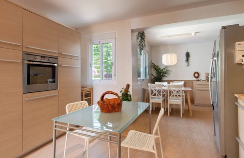 Guillena Villa | Villa 'La Casona Luxury and Relaxation' with Private Pool, Wi-Fi and Air Conditioning