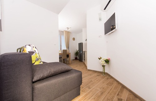 Veliki Drvenik Apartment | Villa LA - Comfort One-Bedroom Apartment with Terrace and Sea View
