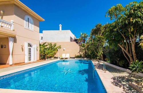 Playa del Cable Apartment | Villa La Concha Beachfront Heated Pool