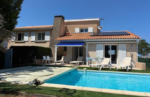 Gujan-Mestras House | Villa La Hume proche port plage commodités Bassin d'Arcachon avec piscine chauffée