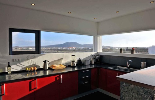 Lajares Villa | VILLA LA LAGUNA-450 m²-Heated swimming pool-Natural park view-Wifi-12 px