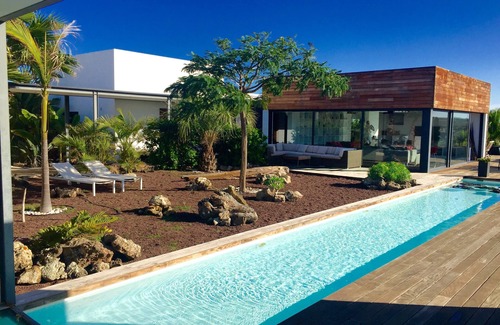 Lajares Villa | VILLA LA LAGUNA-450 m²-Heated swimming pool-Natural park view-Wifi-12 px