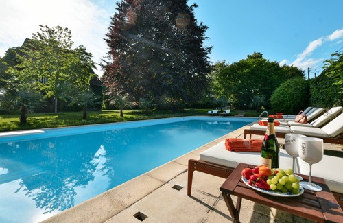 Calleville House | Villa La Pas Parisienne
