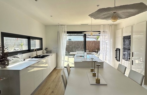 Lespignan Villa | Villa " la quiétude " 4 bedrooms, swimming pool, near the sea
