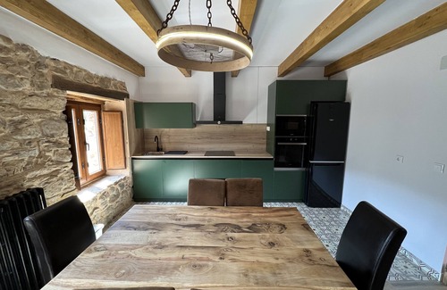 La Utrera Cottage | Villa la Roza I. With fireplace, next to the river and in the Omaña valley