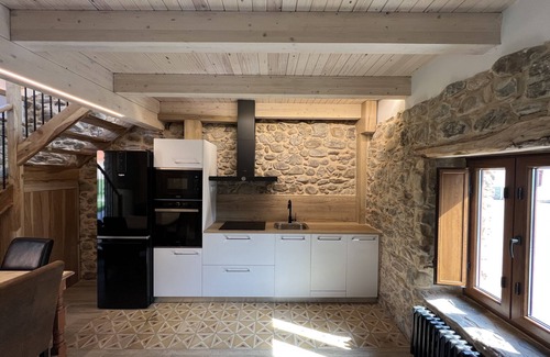 El Castro Cottage | Villa La Roza II. Country paradise with fireplace and hot tub.