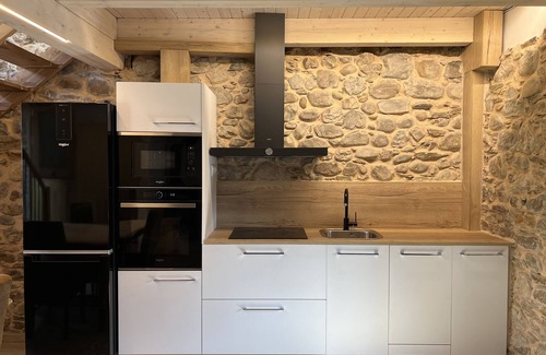 El Castro Cottage | Villa La Roza II. Country paradise with fireplace and hot tub.