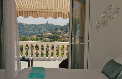Vallauris Bed & Breakfast | Villa La Terre Des Lauriers B&B