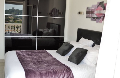 Vallauris Bed & Breakfast | Villa La Terre Des Lauriers B&B