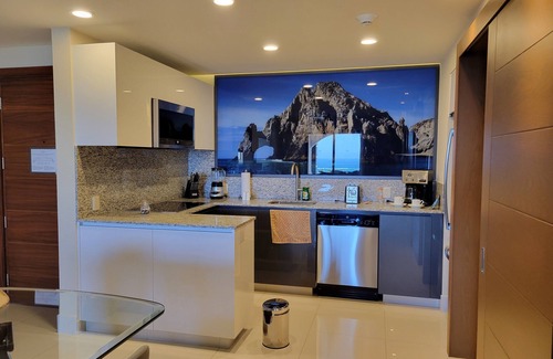 Ciudad Constitucion Resort | Villa la Valencia's spacious suites with a modern contemporary design.