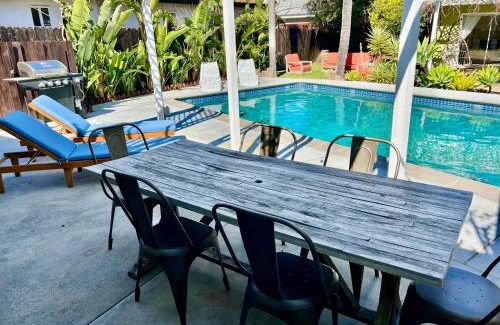 Woodland Hills Villa | Villa La Verde - Newly Designed 4BR Villa with Pool & Guesthouse by Topanga