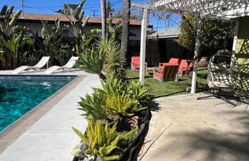 Woodland Hills Villa | Villa La Verde - Newly Designed 4BR Villa with Pool & Guesthouse by Topanga