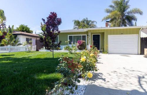 Woodland Hills Villa | Villa La Verde - Newly Designed 4BR Villa with Pool & Guesthouse by Topanga