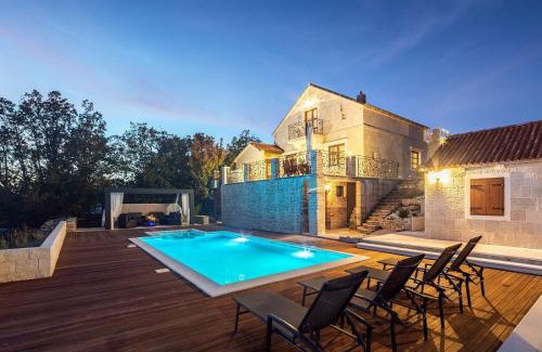Lovrec Villa | Villa Lady Stone