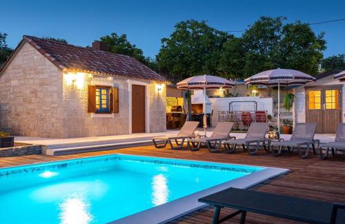 Lovrec Villa | Villa Lady Stone