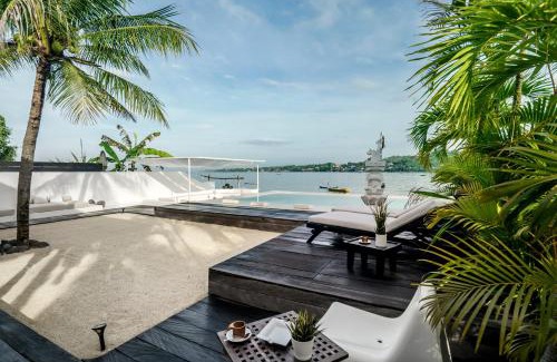 Ceningan Island Villa | Villa Lagoon - Elegant & Absolute BeachFront in Nusa Ceningan