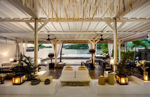 Ceningan Island Villa | Villa Lagoon - Elegant & Absolute BeachFront in Nusa Ceningan