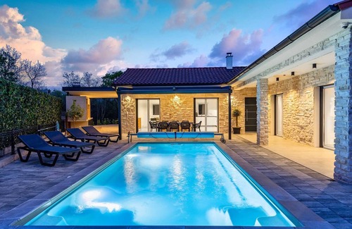 Gostinjac Villa | Villa Larra with heated pool & Jacuzzi