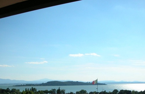 San Feliciano Villa | Villa Larry in San Feliciano sul Trasimeno with garden and olive grove