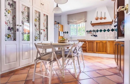 Mairena del Aljarafe Villa | Villa las Tinajas , con Encanto Andaluz