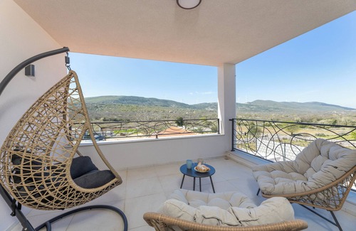 Ljubitovica Villa | Villa Lazy Day Oasis 4-bedroom villa in Ljubitovica with playroom, WiFi, pool.