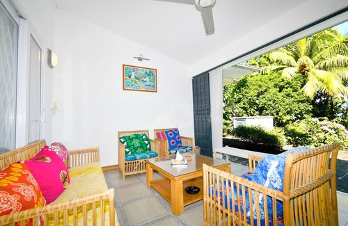 Riambel Villa | Villa Le Badamier Rose, Pied Dans L'eau, Piscine, Plage a L'infini de Riambel