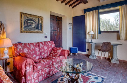 Teverina di Cortona Villa | Villa 'Le Buccole Country House' con vista sulle colline perugine, Wi-Fi e aria condizionata.